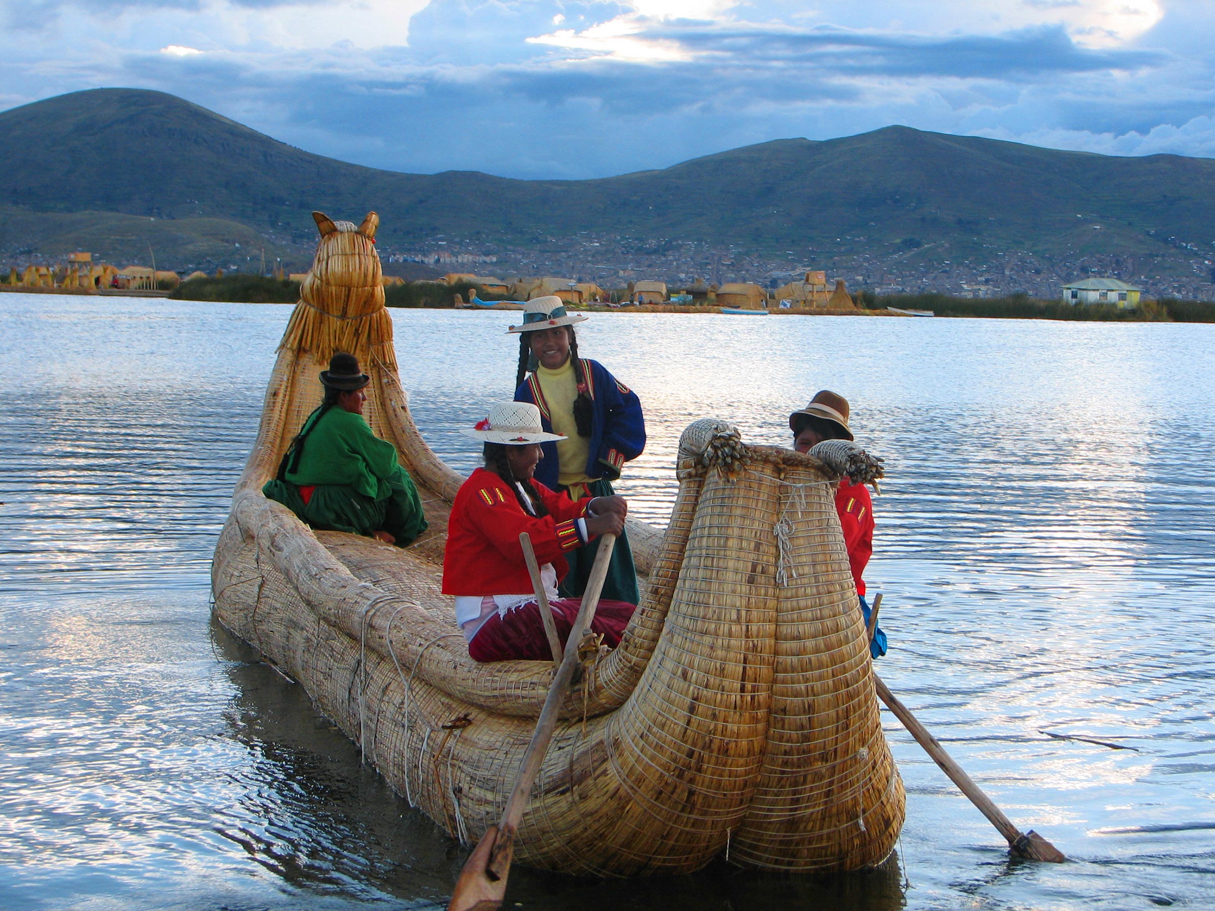 Peru. Titicaca. Tradisjonell sivbåt totora. Foto