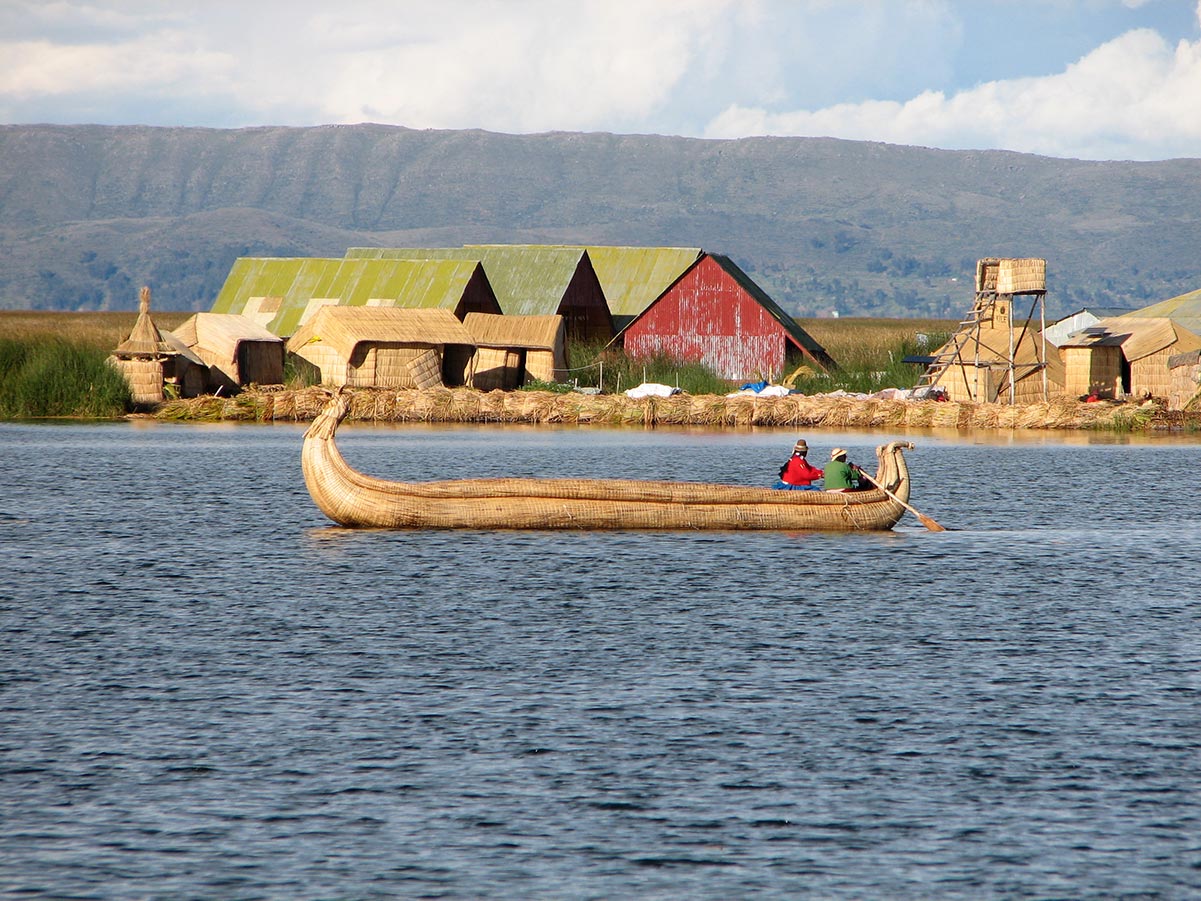 Peru. Titicaca. Tradisjonell sivbåt totora. Foto