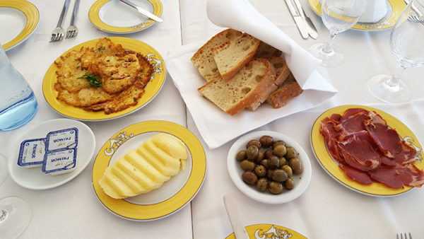 Illustrasjon. Gastronomiske opplevelser. Foto