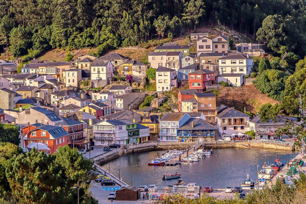 Spania. Galicia. Fiskerlandsbyen O Barqueiro. Foto