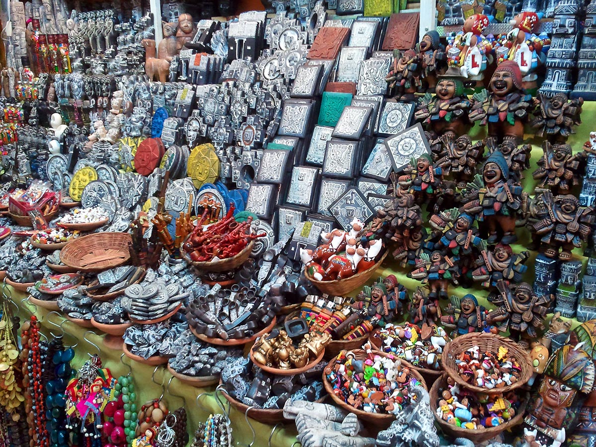 Bolivia. La Paz. Marked. Keramikk og håndverk. Foto
