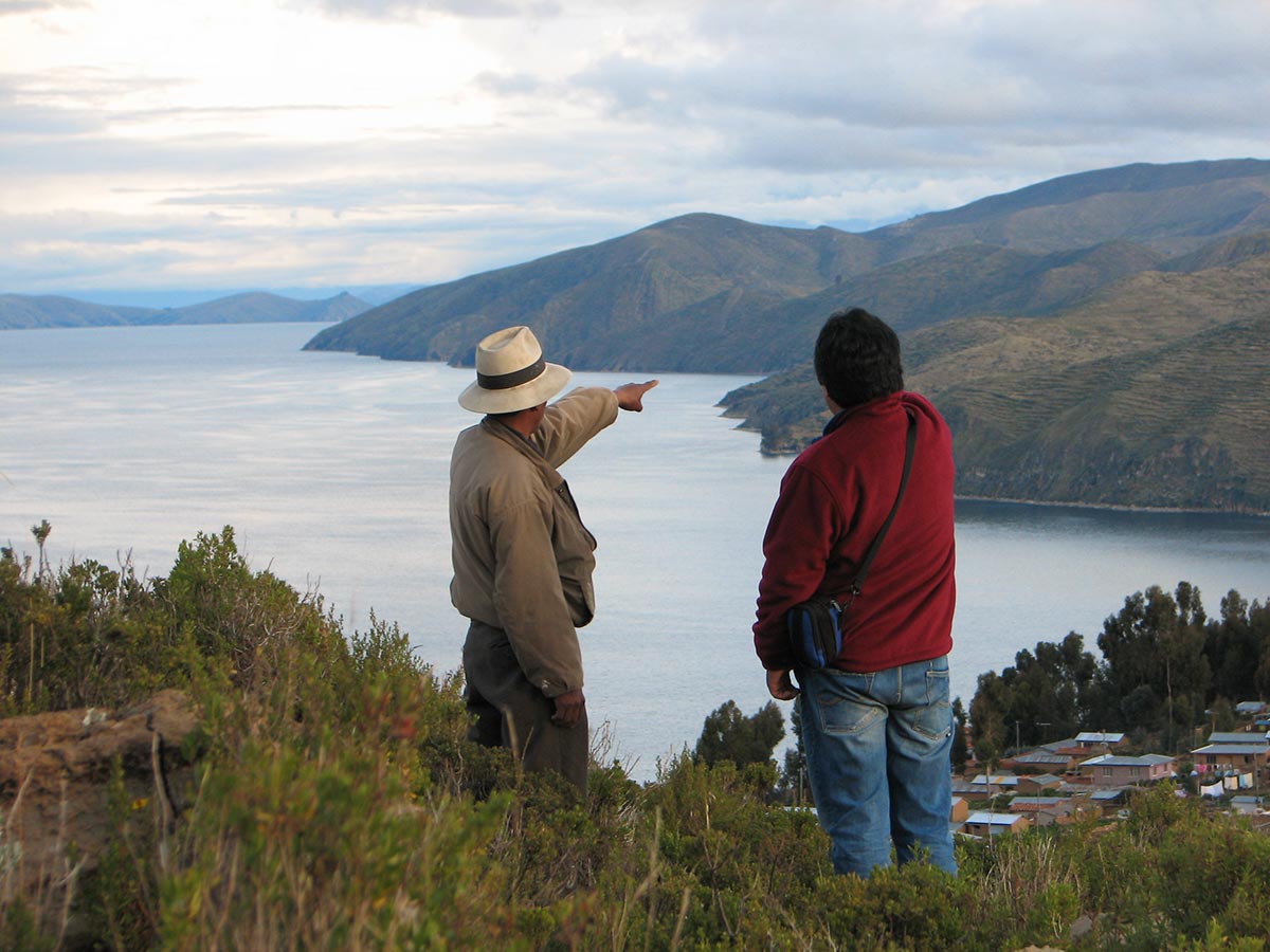 Bolivia. Lokal guide og Julio på Soløya i Titicaca.