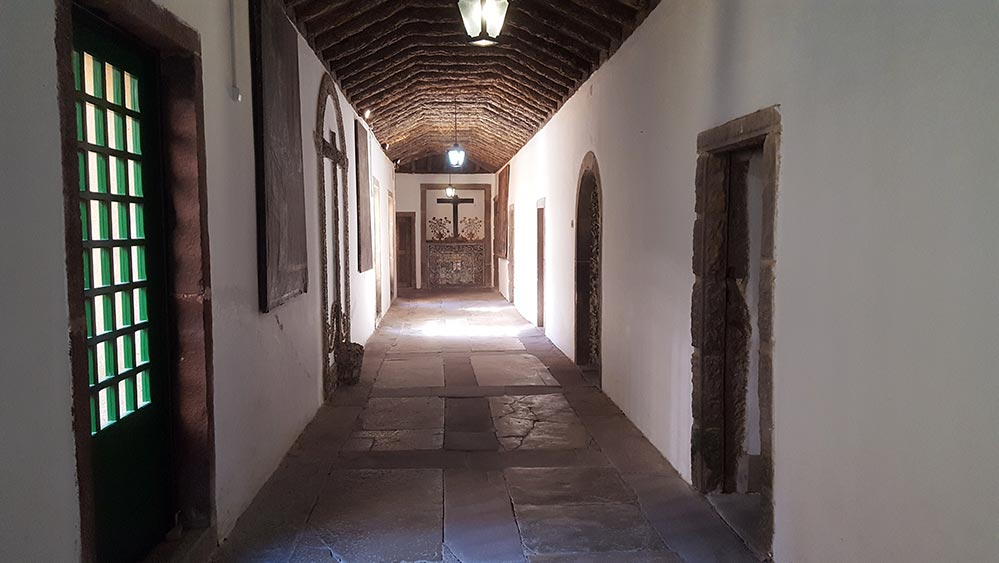 Santa Cruz-klosteret i Portugal. Klostergangen. Foto