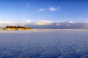 Bolivia. Salar de Uyuni. Gammelt hotell laget av saltet. Foto