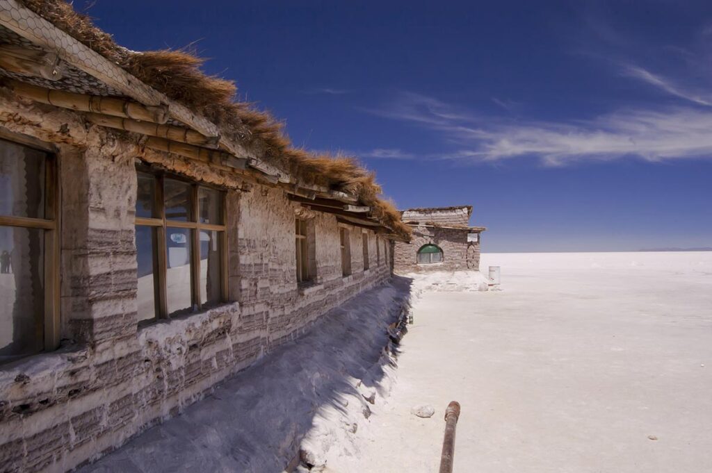 Bolivia. Salar de Uyuni. Gammelt hotell laget av saltet. Foto
