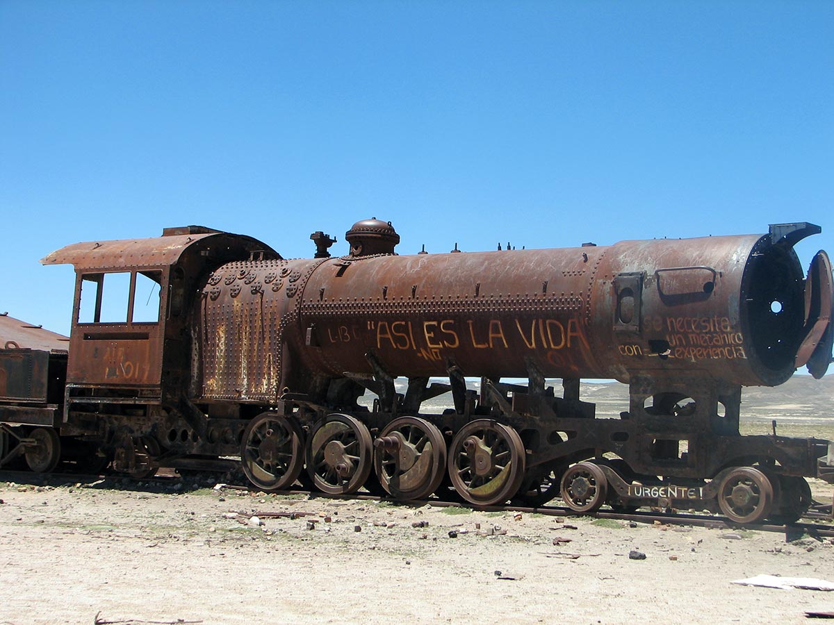 Bolivia. Uyuni. Gammel toglokomotiv. Foto