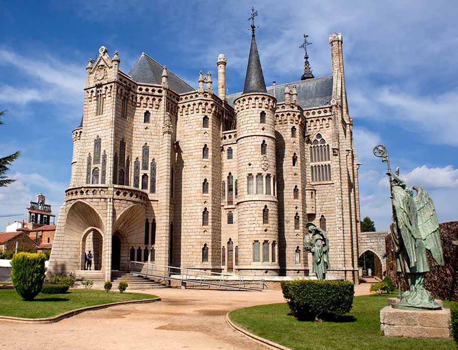 Spania. Astorga. Gaudi-palasset (foto)