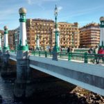 Spania. San Sebastian. Den modernistiske Zurriola-bro. Foto