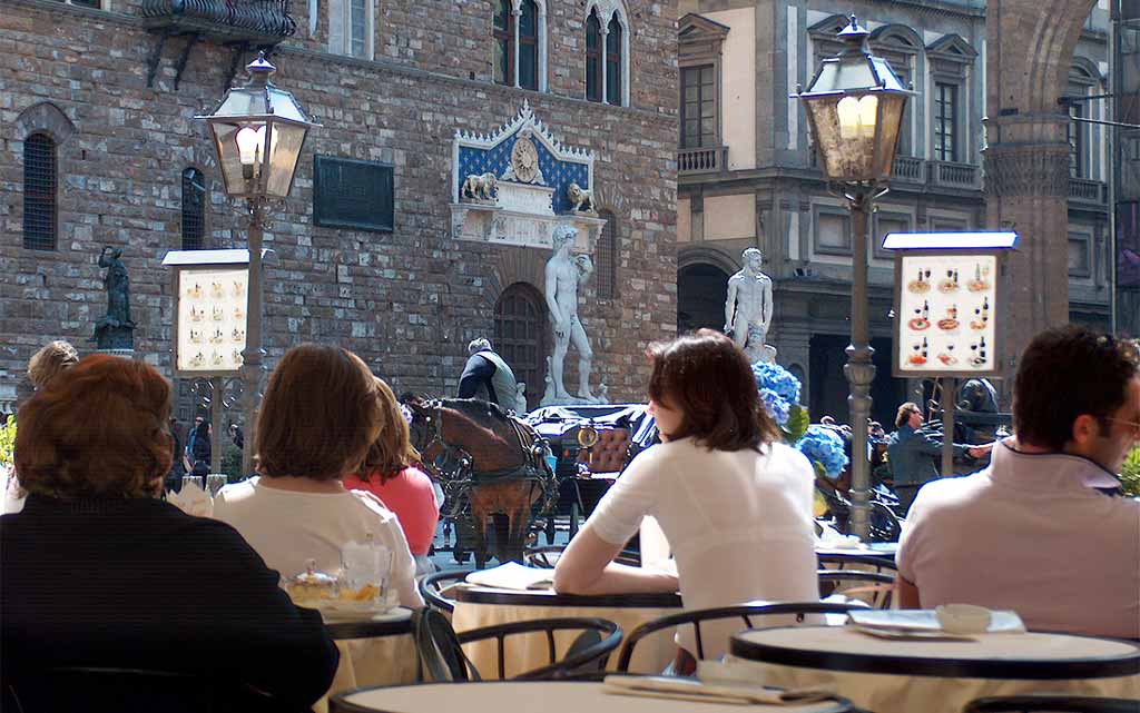 Italia. Firenze. Utekafé på Piazza della Signoria. Foto