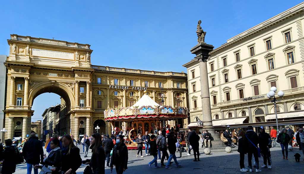 Italia. Firenze. Historiske Pensione Pendini på Piazza della Republica. Foto