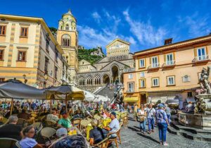 Italia. Amalfi. torget. (foto)