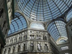 Italia, Napoli. handelsgalleri "Galleria Umberto I" (foto)