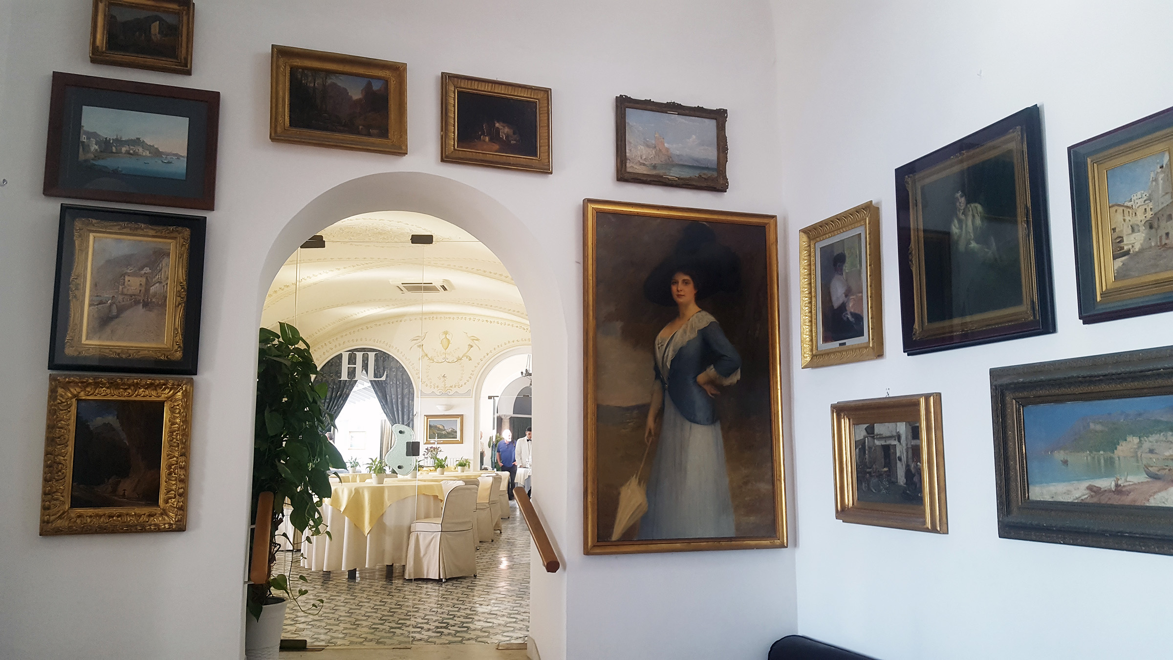Italia, Amalfi. Hotel Luna Convento. Inngang i spisesal fra salongen. Foto