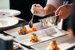 Tilberedning av gourmet-maten.
