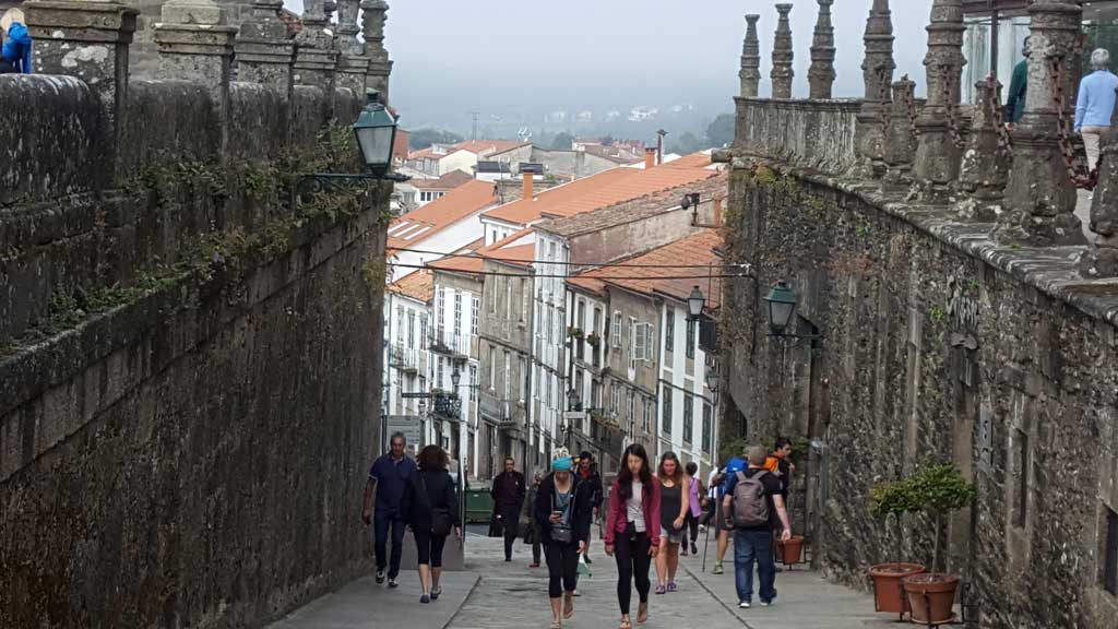 Spania. Santiago de Compostela. Folk på gaten. Foto