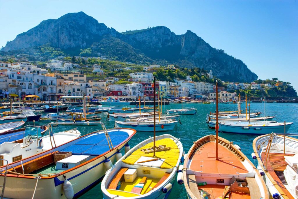 Italia. Havnen på Capri