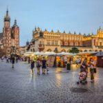 Polen. Krakow. Hovedtorget i kveldsbelysning. Foto