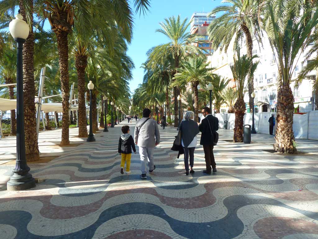 Spania. Alicante. Havnepromenaden. Foto