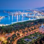Spania. Andalucia. Malaga. Panoramautsikt over havnen i kveldsbelysning. Foto