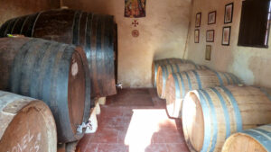 Spania. Elche. Vintønner på en tradisjonell vingård. Foto