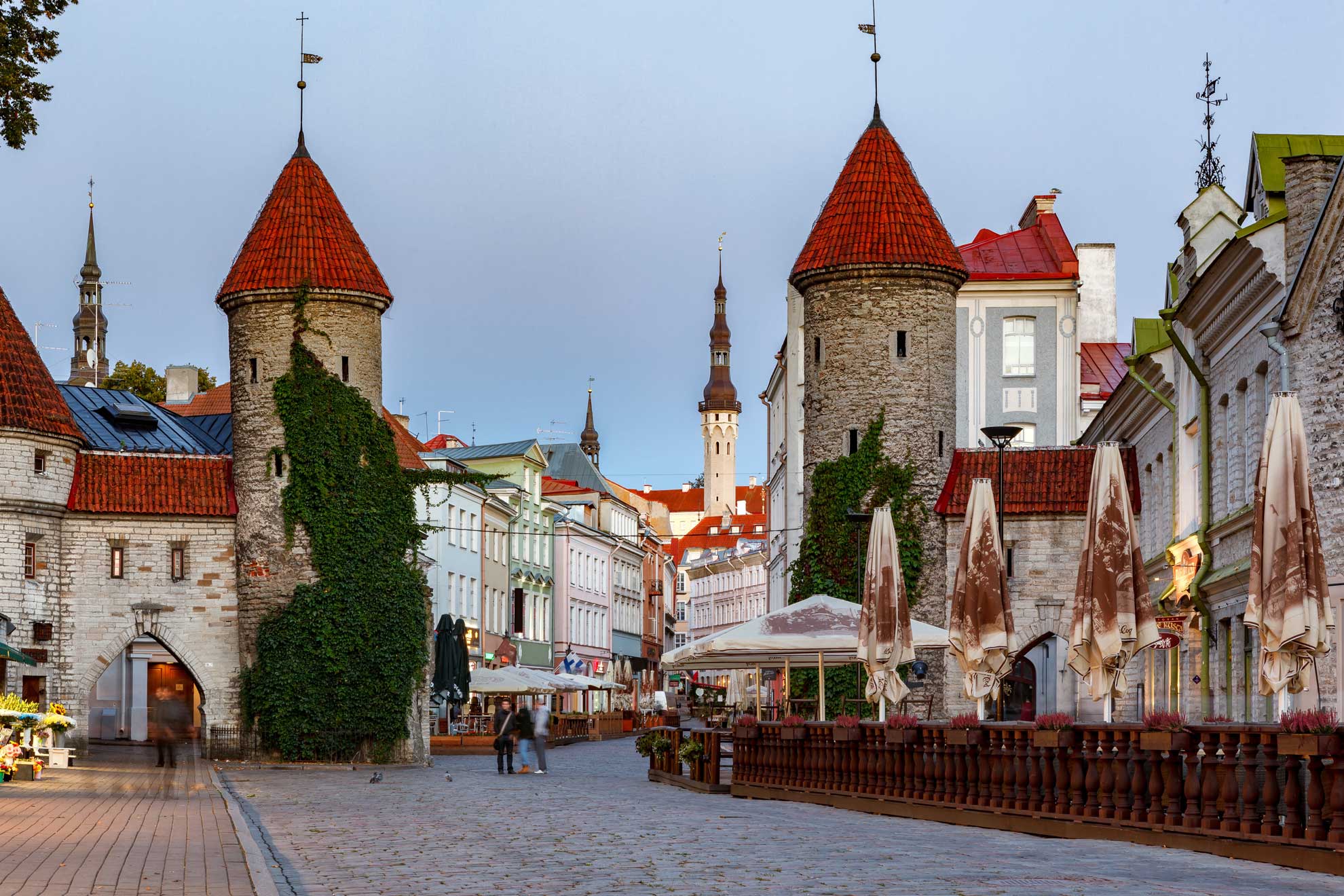 Estland. Tallinn. Porten til gamlebyen, Viru gate. Foto