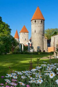 Estland. Tallinn. Bymuren med forsvarstårn. Foto