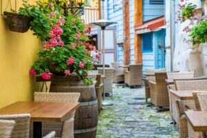 Estland. Tallinn. En gatekafe i gamlebyen. Foto
