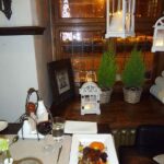 Latvia. Riga. Julemiddag på en koselig restaurant. Foto