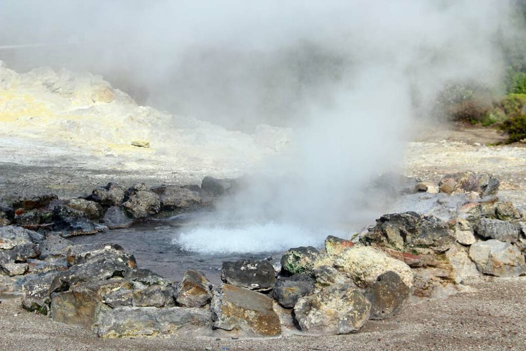 Azorene, Saõ Miguel. Varme kilder i Furnas-dalen. Foto