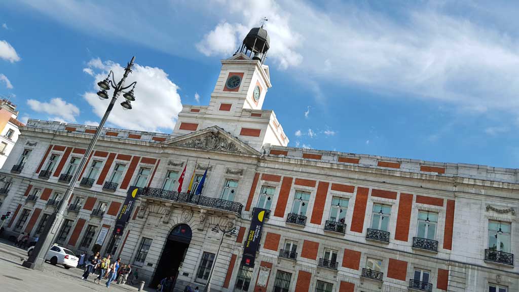 Spania. Madrid. Det historiske posthuset på Puerta del Sol - plassen. I dag regjeringshuset for Madrid-regionen. Foto.
