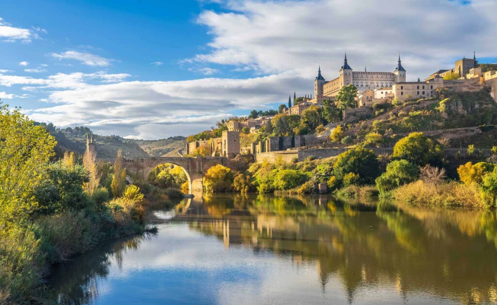 Spania. Toledo. Tajo-elven og utsikt mot Toledo. Foto