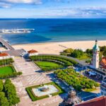 Polen, Sopot. Utsikt mot bryggen og stranden