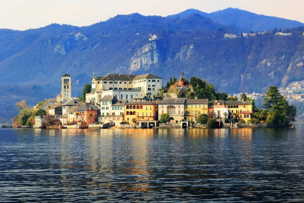 Nord-Italia. Lago de Orta. Isloa San Giulio.