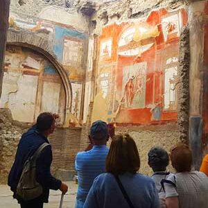 Italia. Herculaneum. Gruppe på en temareise.