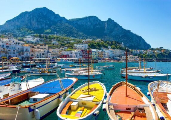 Italia. Havnen på Capri