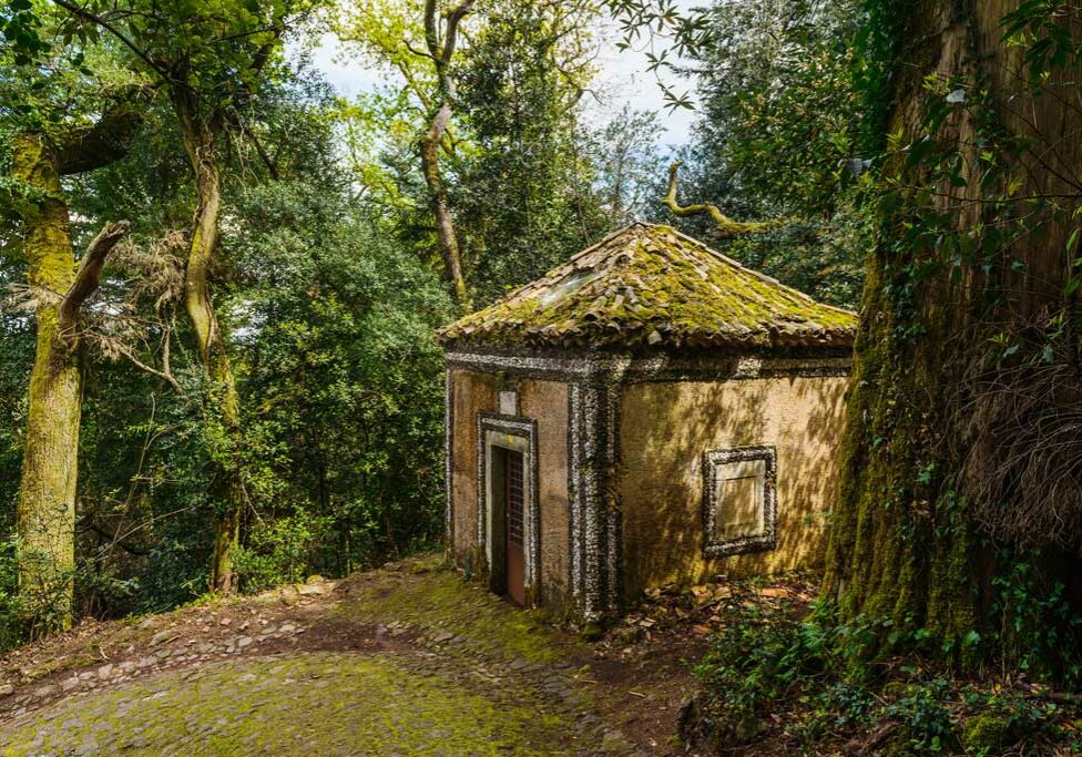 Portugal. Et kapell i Bussaco-skogen.