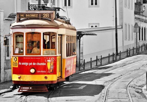 Portugal. Lisboa. Tradisjonell trikk.