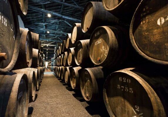 Portugal. Porto. Portvinstønner hos en portvinsprodusent. Foto