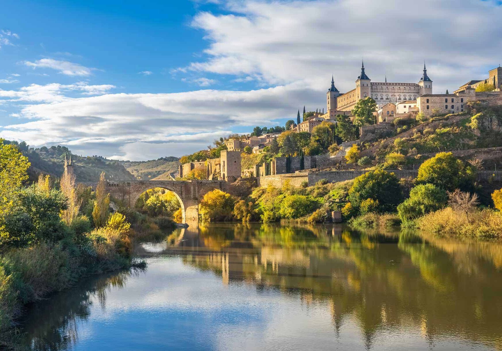 Spania. Toledo. Tajo-elven og utsikt mot Toledo. Foto