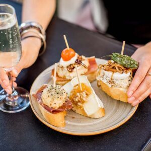 Baskiske tapas pintxos og hvitvin