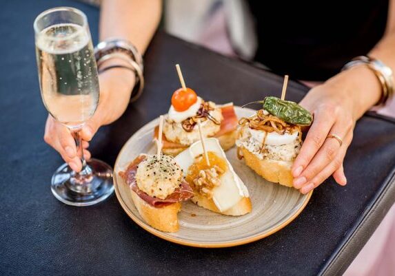 Baskiske tapas pintxos og hvitvin
