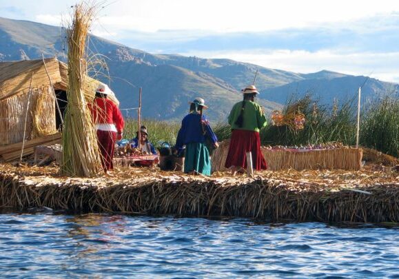 Peru. Titicaca. Flyttende sivøyer Uros. Foto